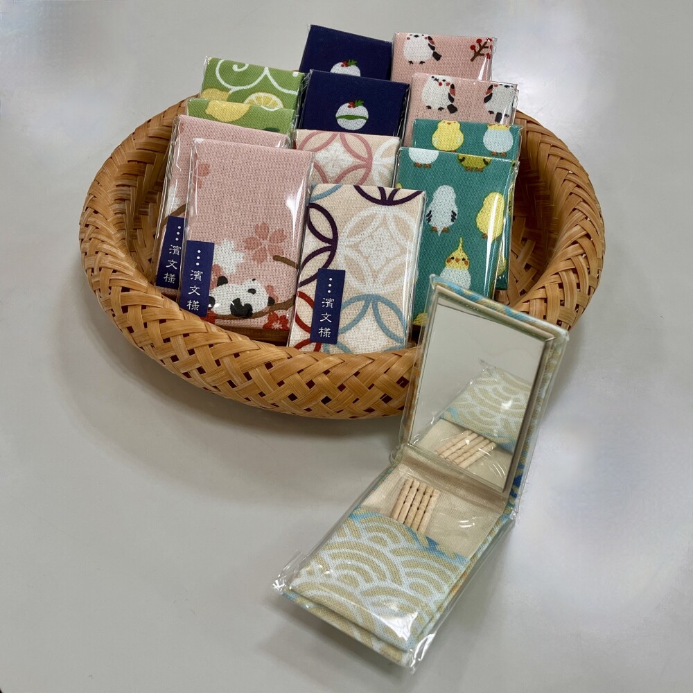 【密かな人気】鏡と楊枝がセットに。エチケットミラーのご紹介