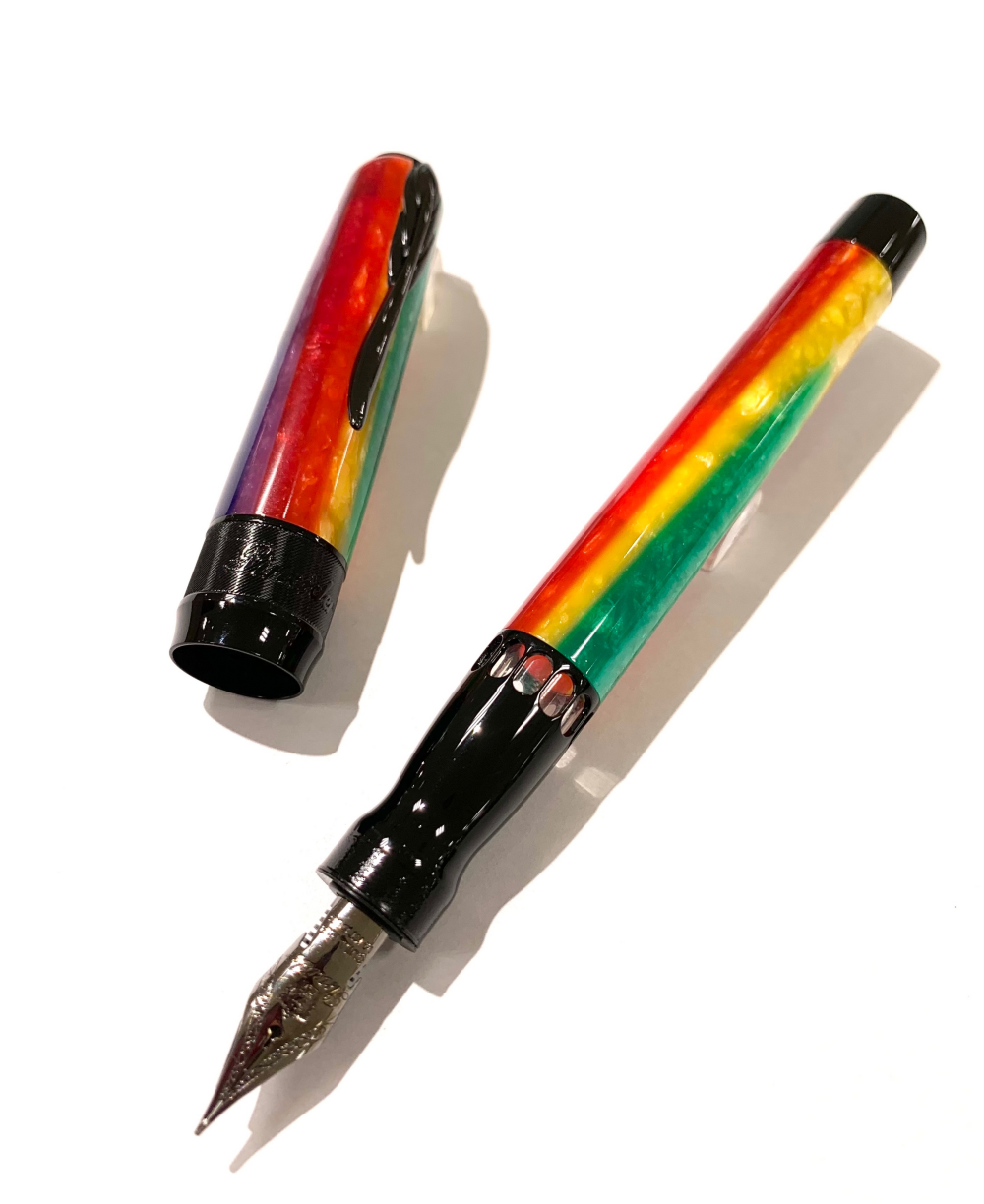 虹色の万年筆　ピナイダー限定万年筆のご紹介させていただきます。