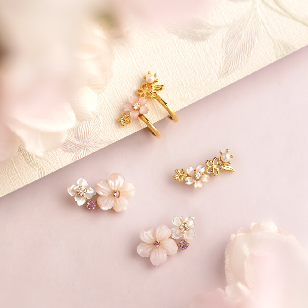 春らしいカラーリングのお花モチーフアイテム🌸