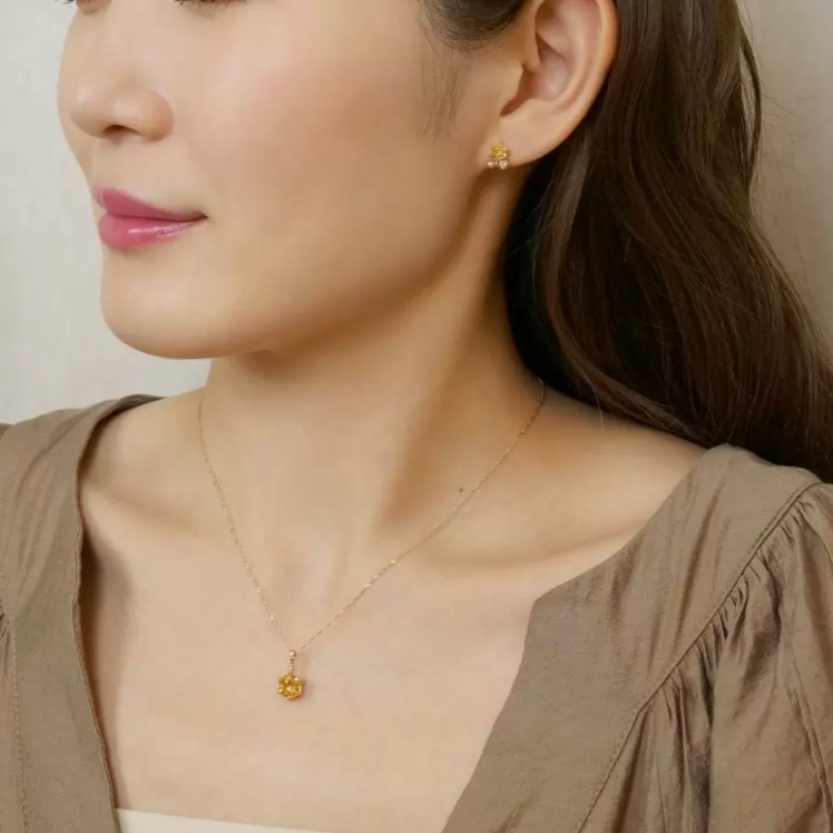 存在感のあるハニカムシルエット