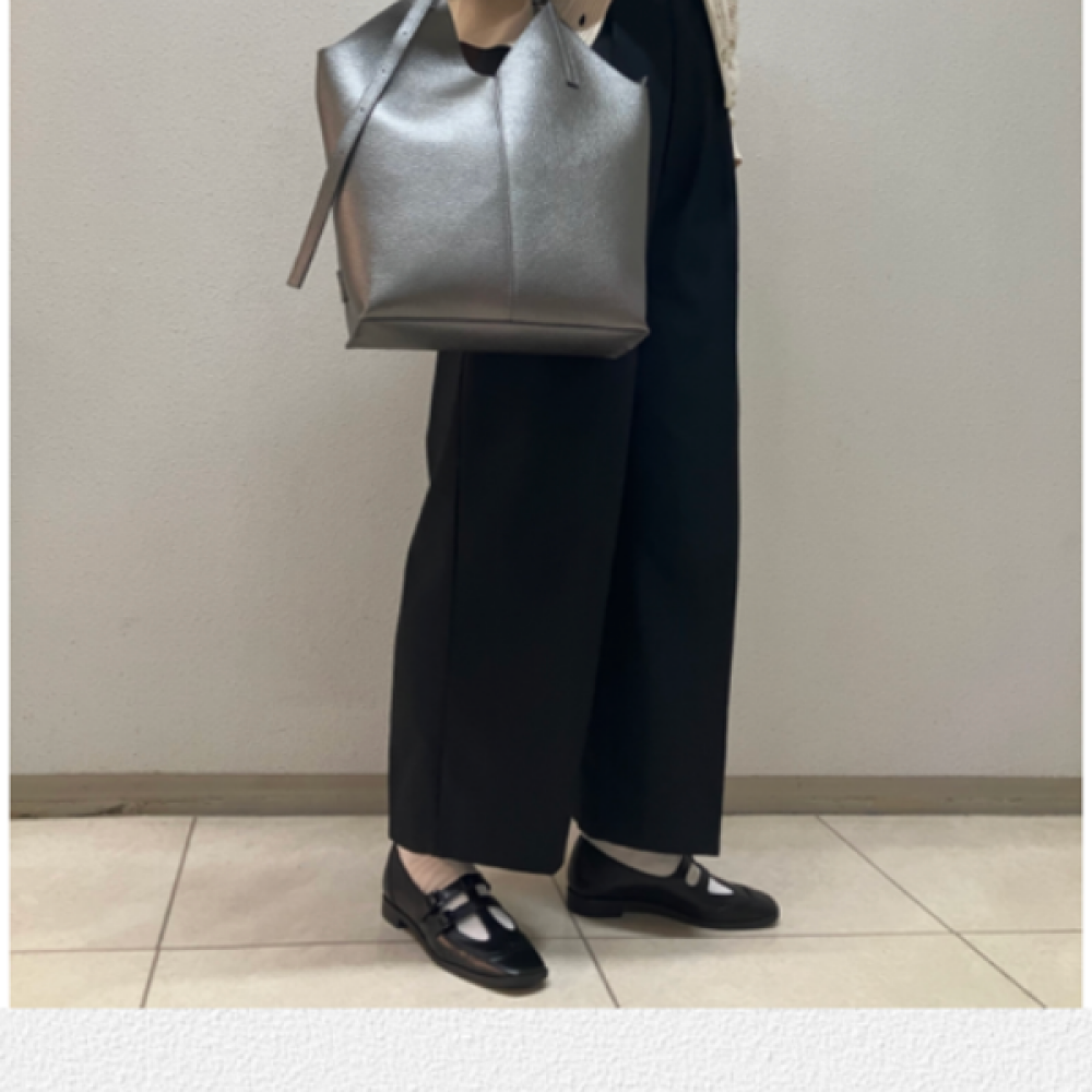 クラッシックなTストラップパンプス