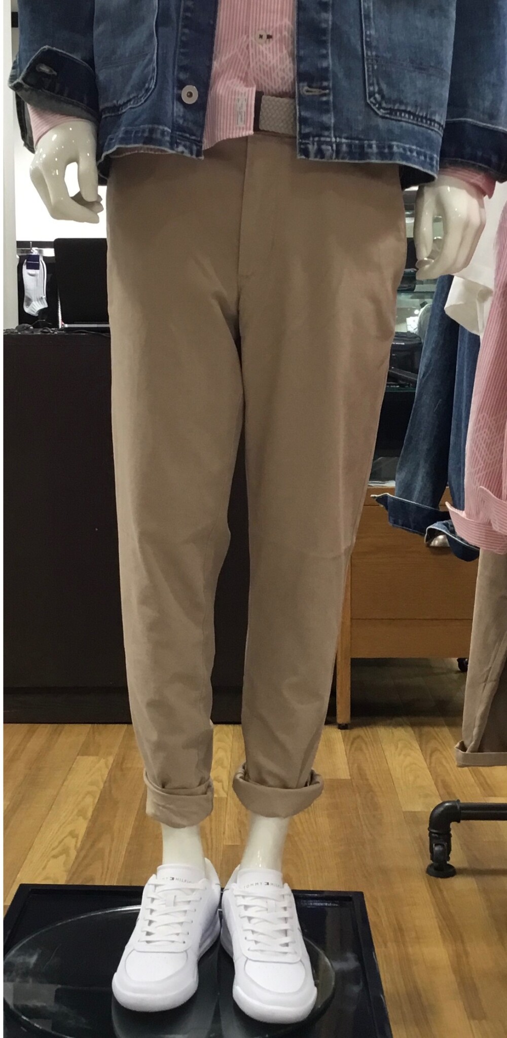 トミーヒルフィガー  パンツ
