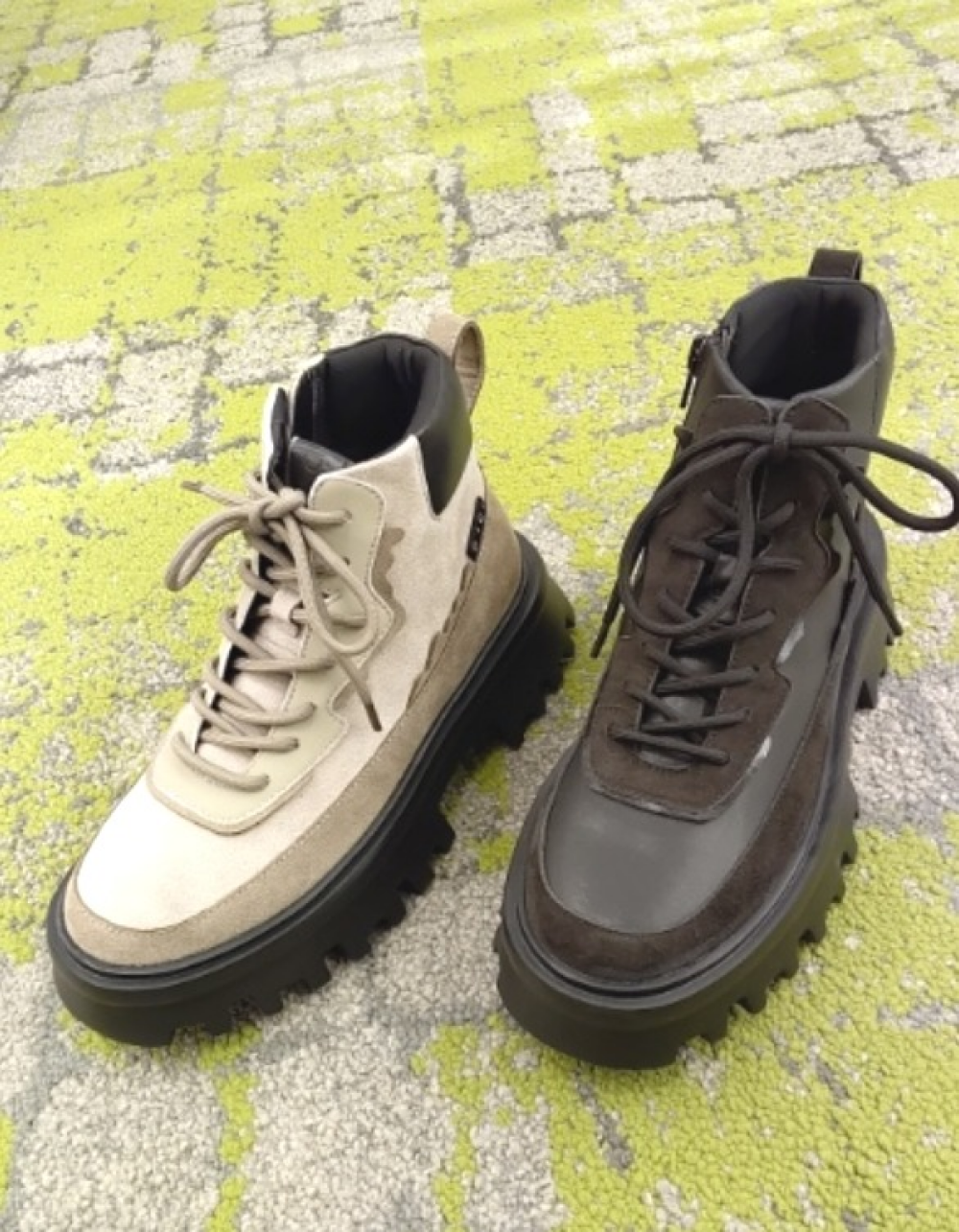 【新入荷】ハイカットスニーカー👟【ディッシィ】