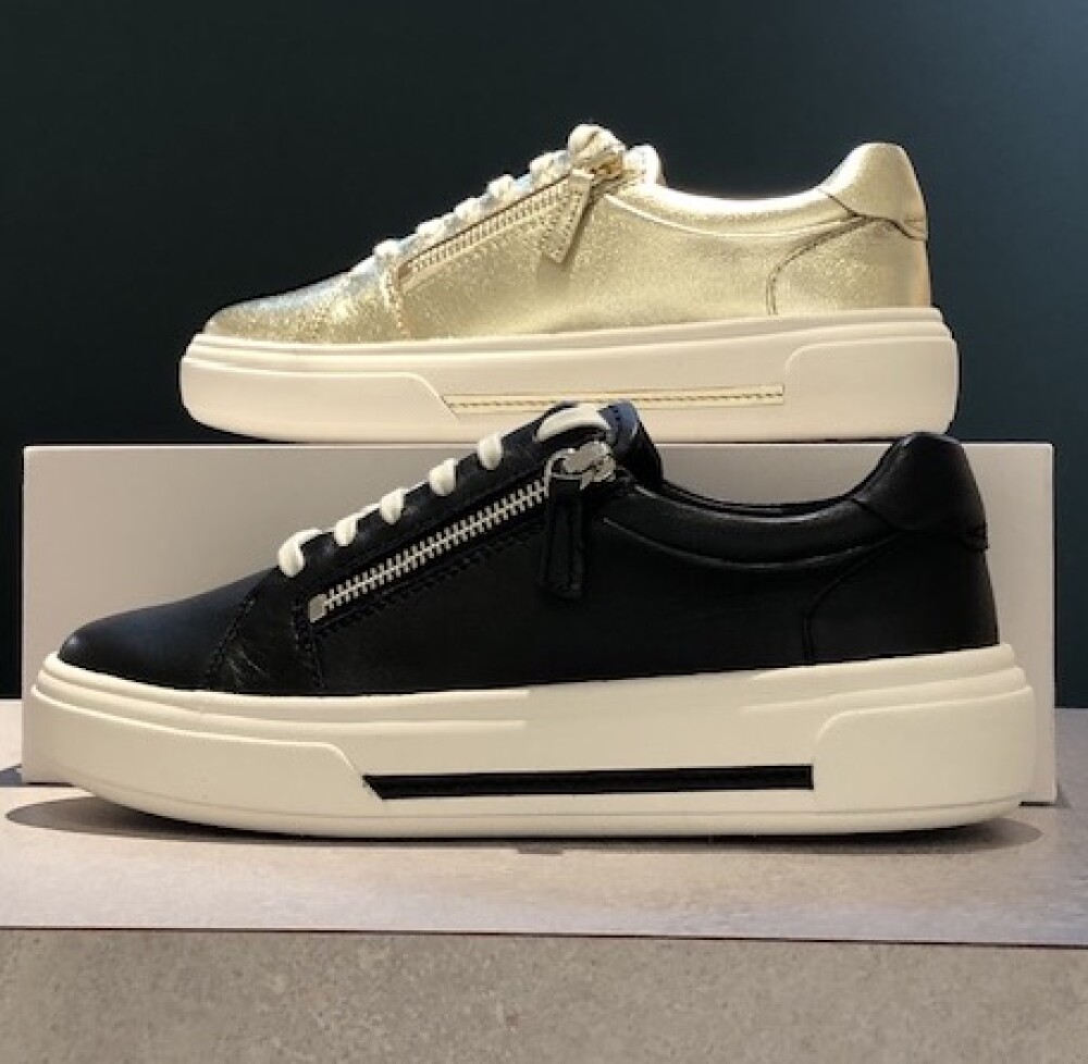 クラークスファスナー付スニーカー