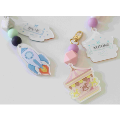 【うめごまオーダーページ】ネームキーホルダー オーダーメイド】グリッターキーホルダー ビッグサイズ 1文字～5