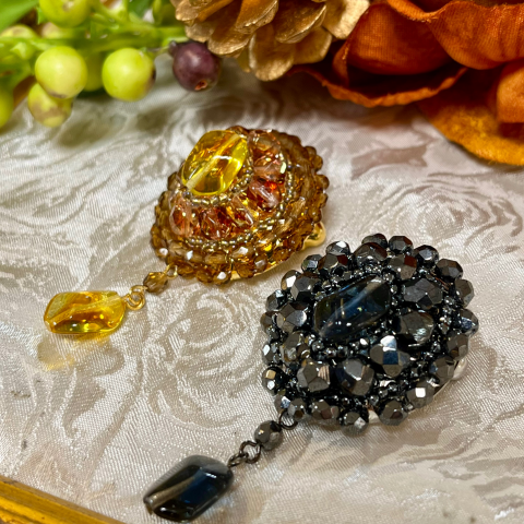 UNDERCOVER アンティークビーズブローチ but beautiful…① UNDERCOVER