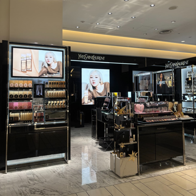 〈イヴ・サンローラン・ボーテ〉ホリデイ限定アイテム⛄