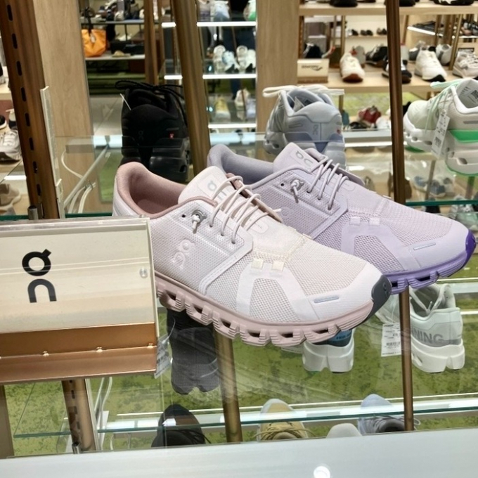 On人気モデルの新色入荷しました🌻