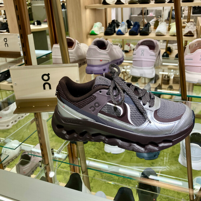 On👟新色入荷のお知らせ