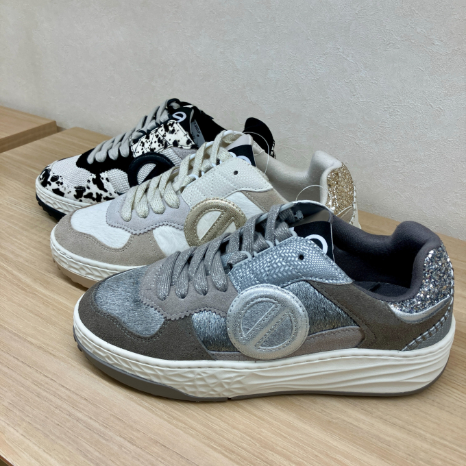 厚底キレイめスニーカーで大人っぽく✨