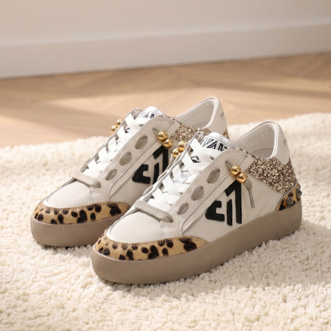 秋冬新作スニーカーは主張しすぎないレオパード🐆✨