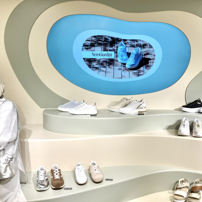 NeroGiardiniのシューズがたくさん入荷しています😃