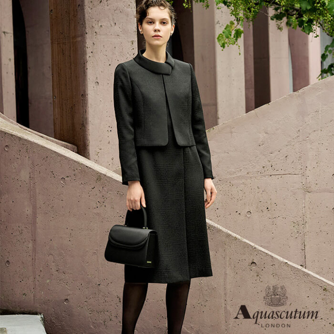 美品 泥臭い aquascutum アクアスキュータム ブラックフォーマル 黒 9号 М