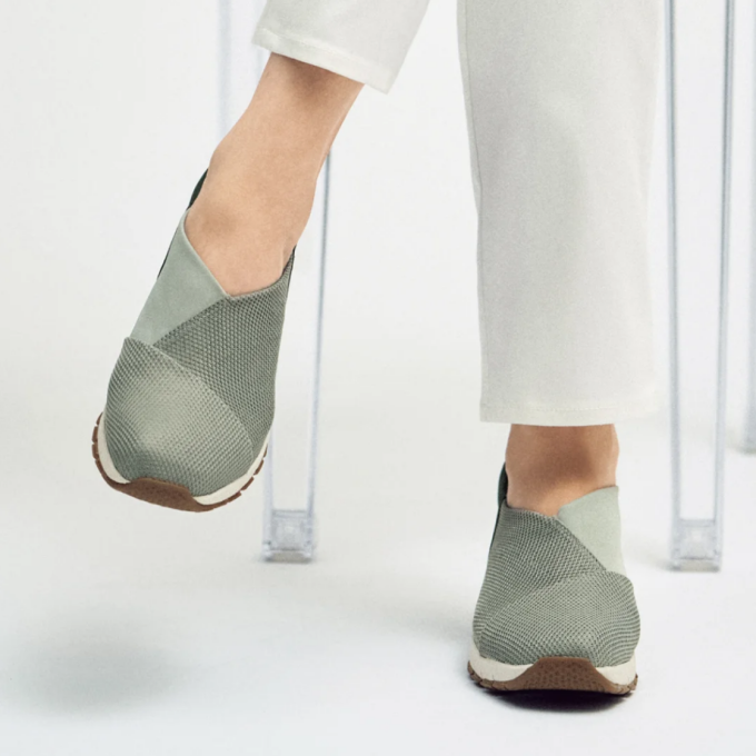 【新色】ハンズフリークロスインステップスニーカー 