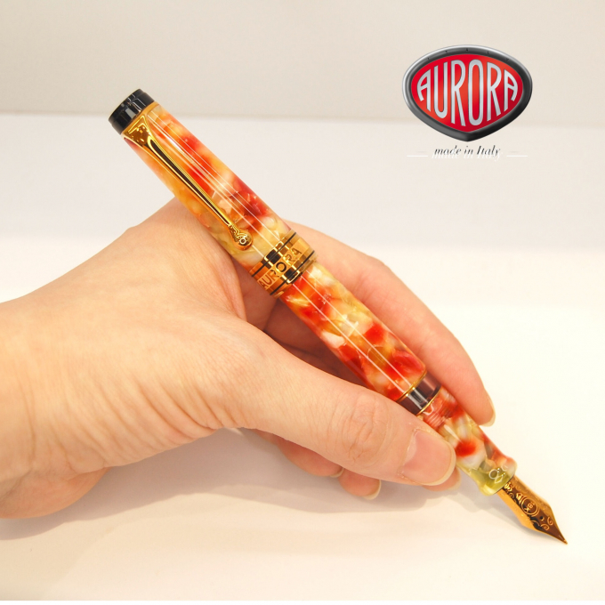🇮🇹アウロラの限定万年筆✒︎ 美しい カラーが魅力的！
