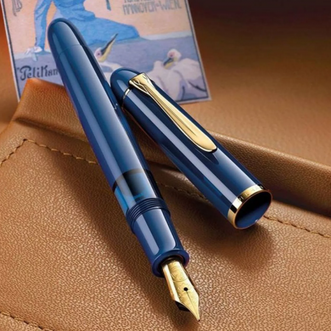 🇩🇪ドイツ筆記具ブランド〈ペリカン社〉の美しいブルーの万年筆✒️