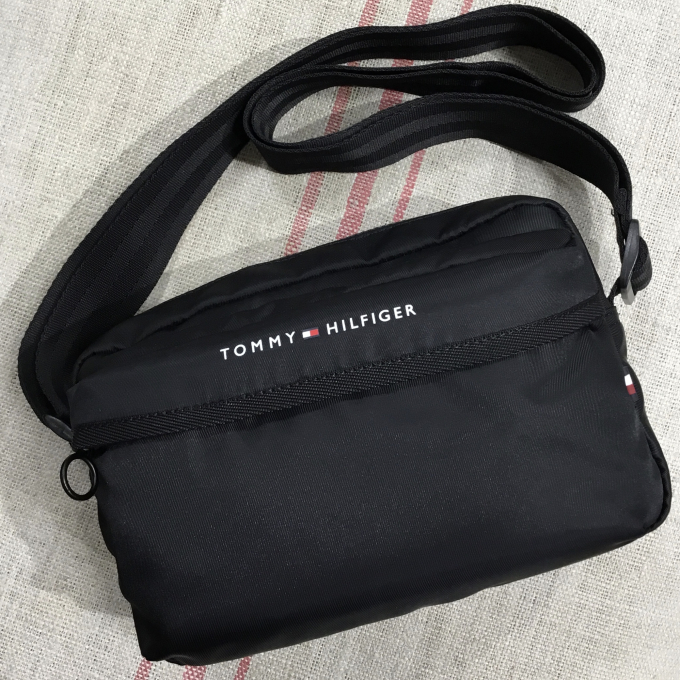トミーヒルフィガー  バッグ