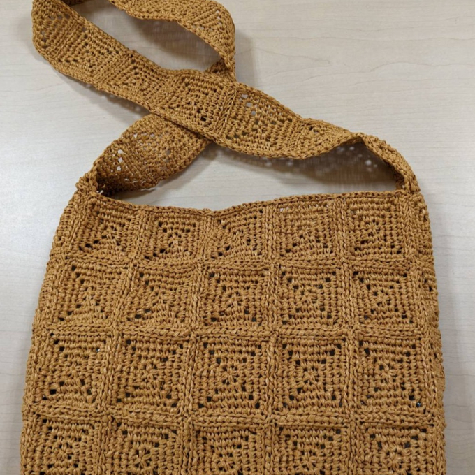 手編みのショルダーバッグ