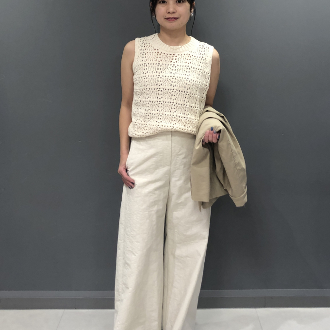 女性らしくエレガントなコートで春のコーディネートを華やかに