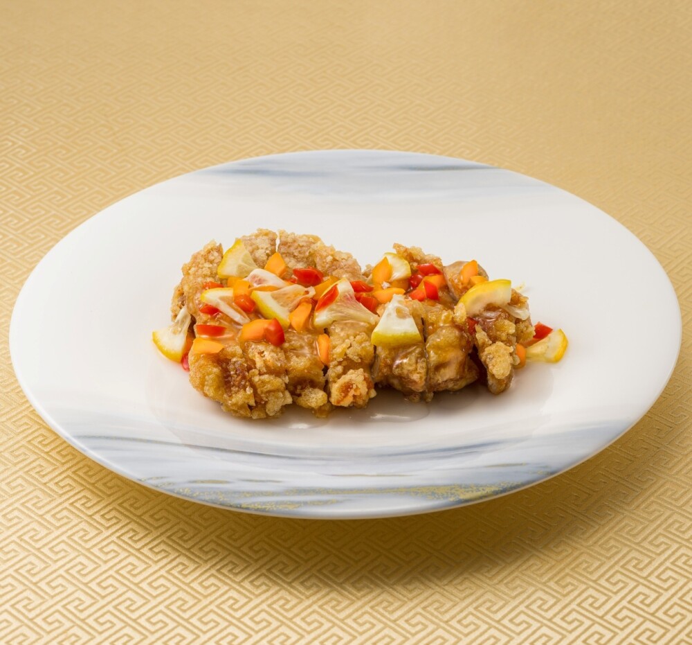 〈銀座アスター〉鶏肉の揚げ物　レモン香味ソース