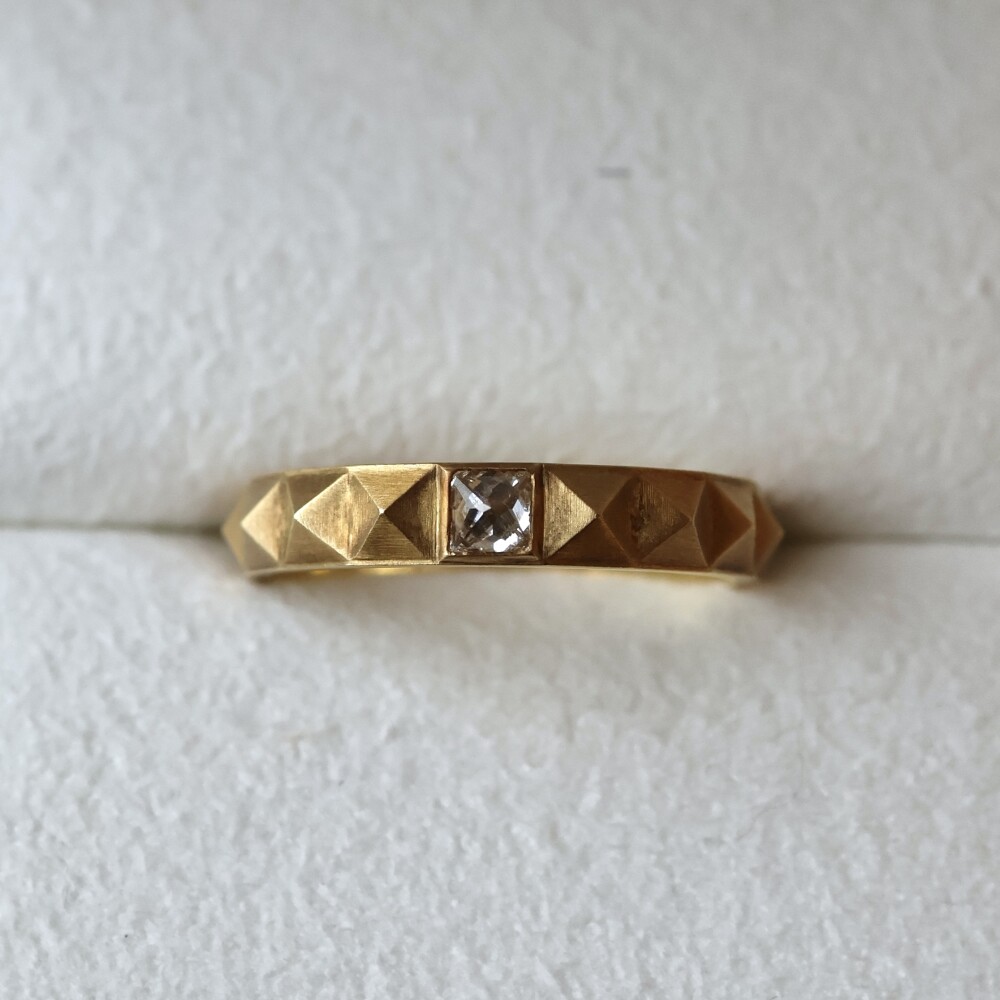 talkative | STUDS Diamond