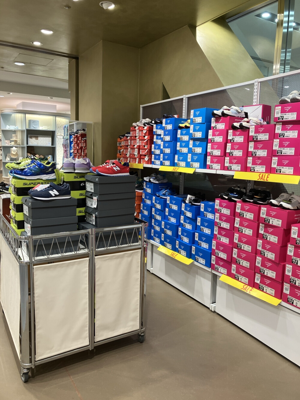 子供靴、一部商品セールスタート！