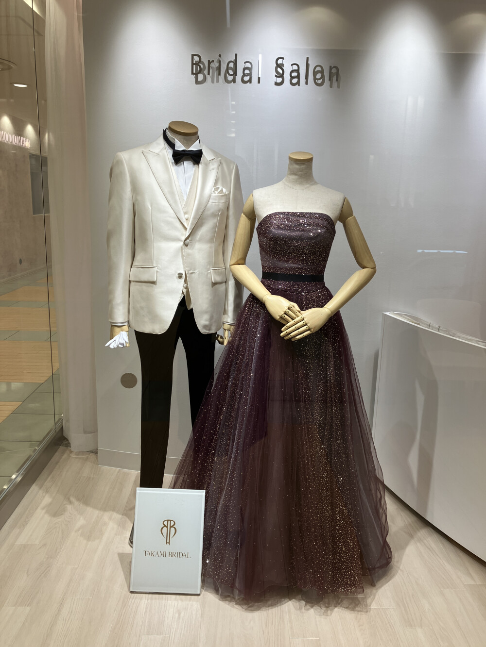 光と視線を集め、主役にふさわしいドレス👗