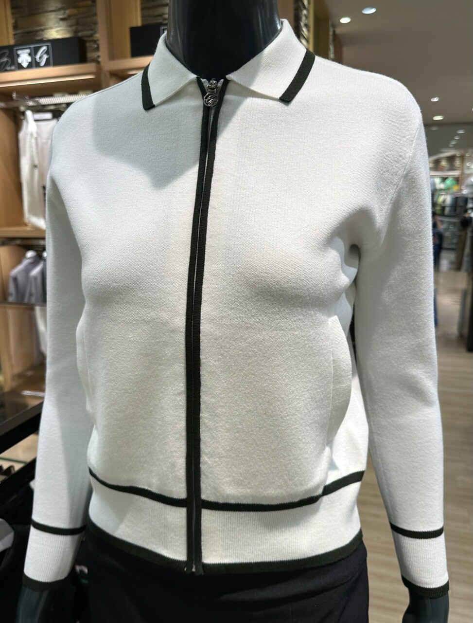 今時期最適、超美品、デサントゴルフ⭐︎セーター薄め黒Lサイズ⭐︎最終