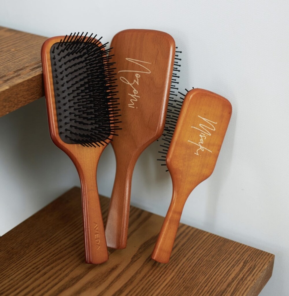 楽天市場】AVEDA アヴェダ パドルブラシ 通常版 くし 刻印 名