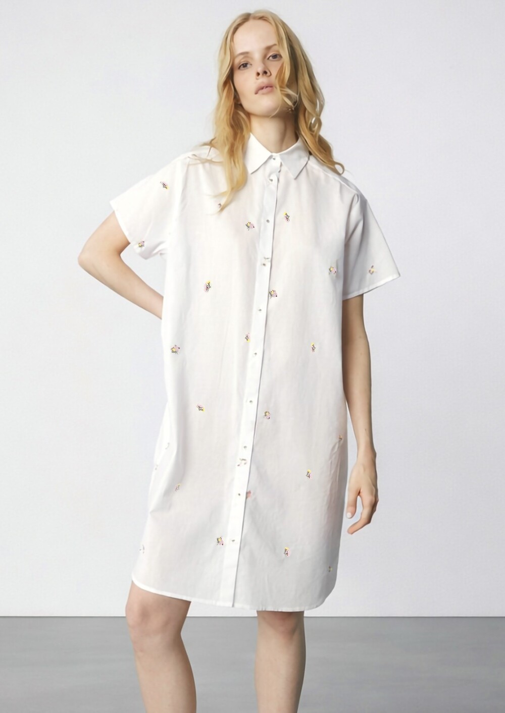 お花の刺繍で可愛らしく