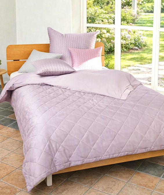 シンプルで高級感あるキルティングカバー