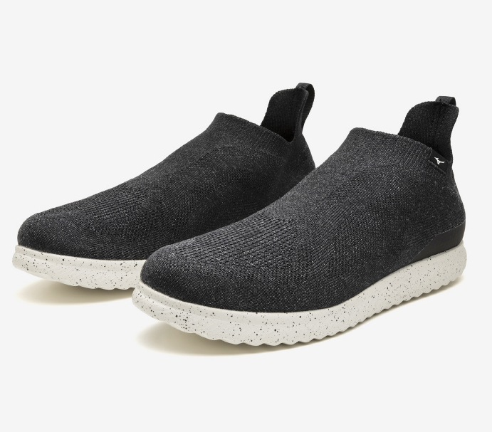 この気持ちよさ、クセになる。ミニマルシューズ新色登場。