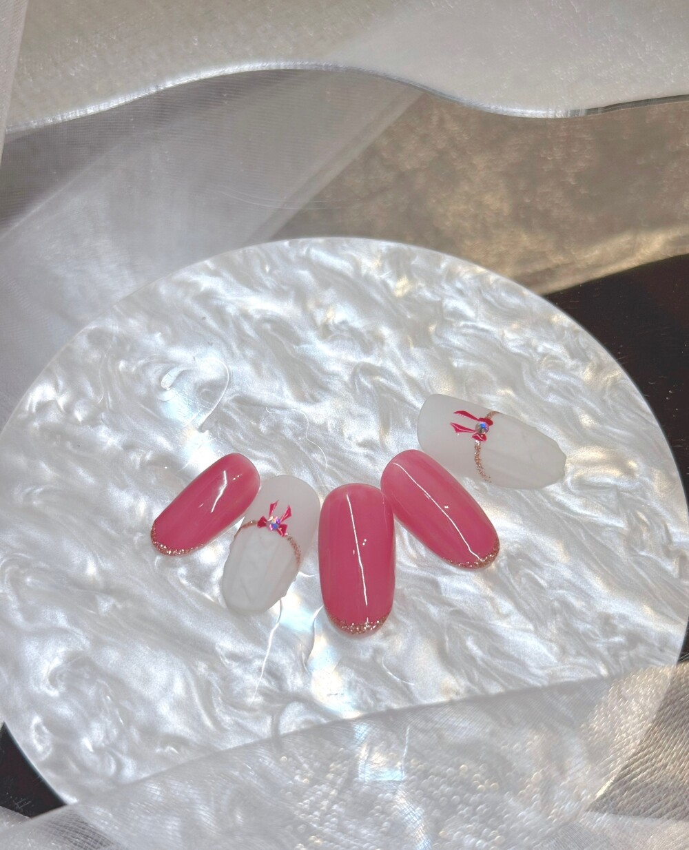 温もりを纏う指先♡大人ピンク×立体ホワイトニット＆リボンネイル✨
