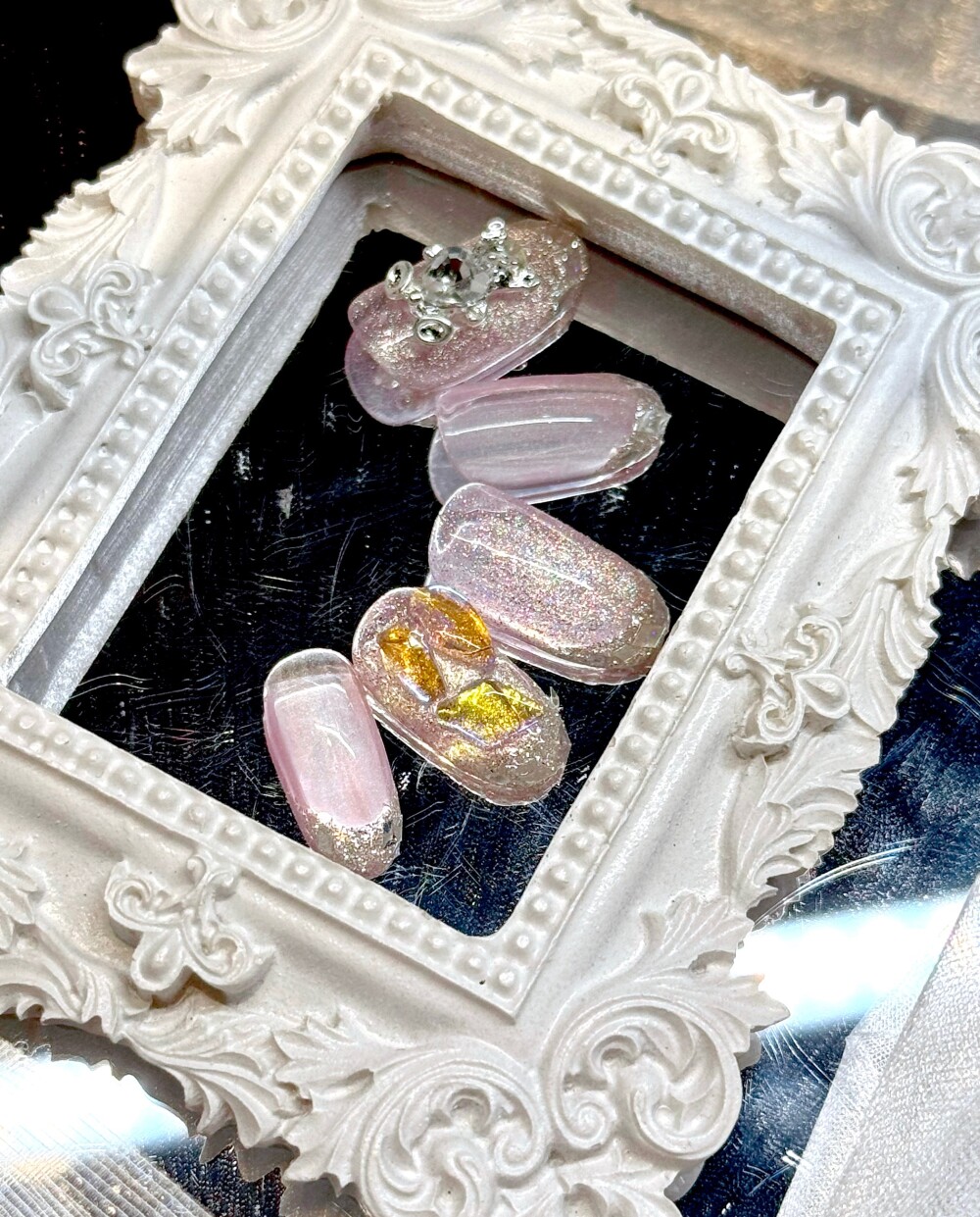 指先に纏う宝石の輝き♡シアーピンク×贅沢ビジューネイル✨