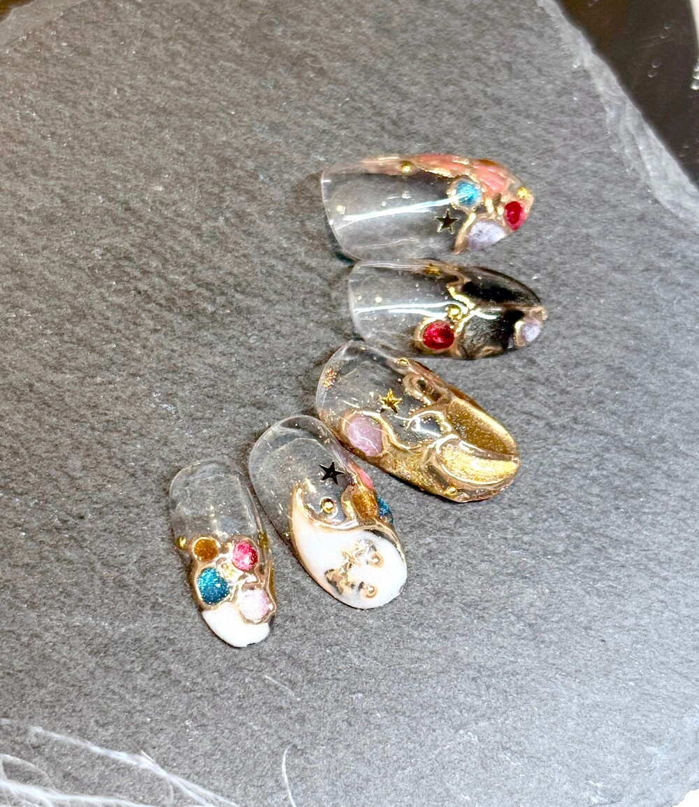 まるで指先の宝石箱♡クリア×アンティークゴールドビジューネイル✨