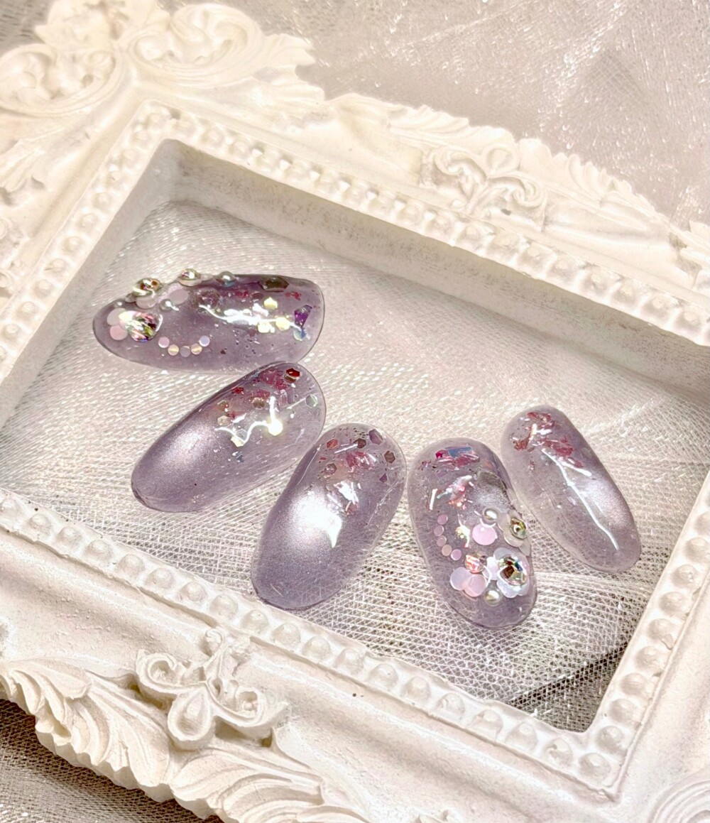 上品な輝きをまとった♡ ラベンダーネイル