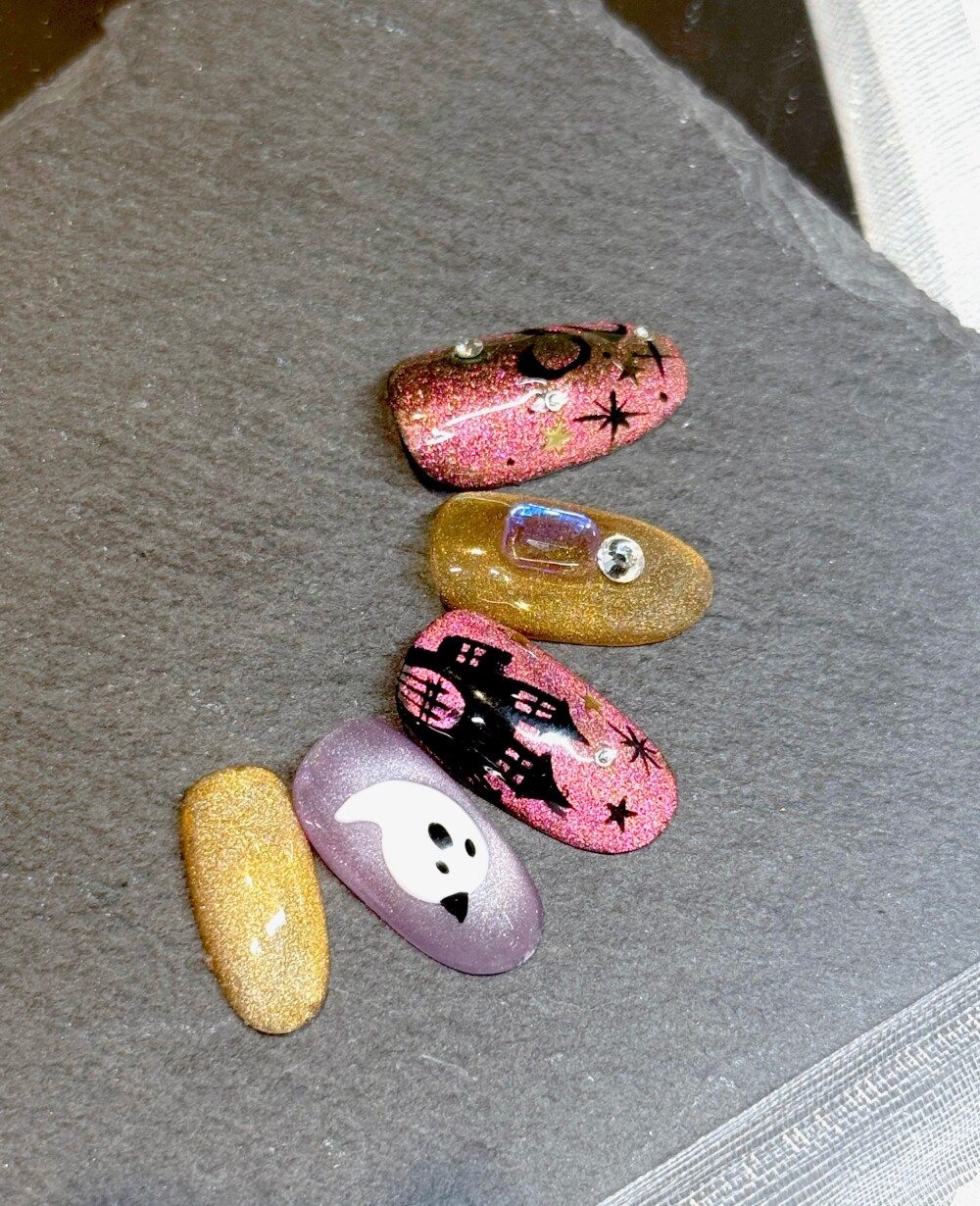 幻想的な秋夜を描く♡ピンクマグネット×洋館シルエットネイル✨