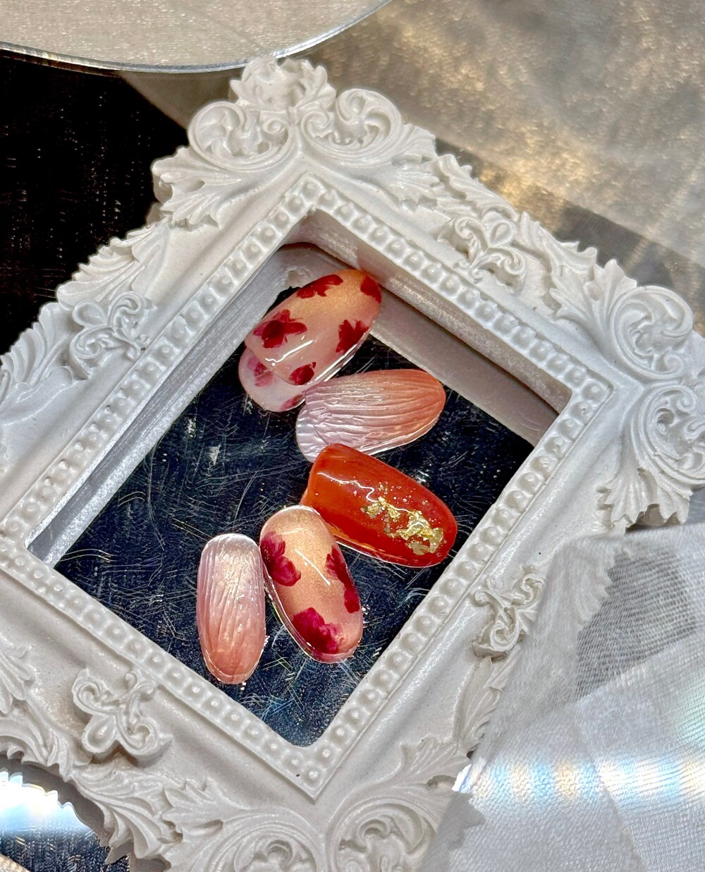 クラシカルな赤で魅せる♡深みフラワー×ぷっくり質感ニュアンスネイル✨