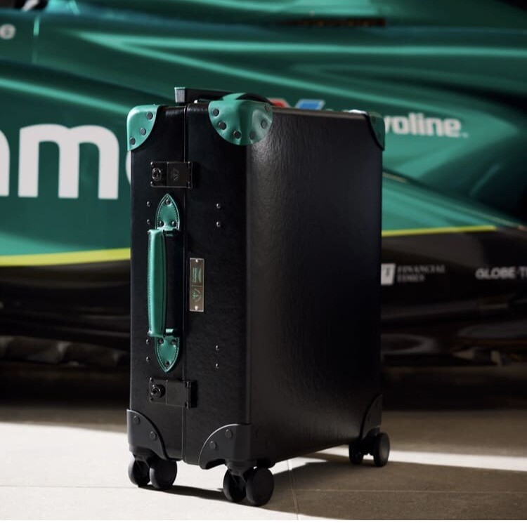 【GLOBE-TROTTER/グローブ・トロッター】 Aston Martin Aramco F1TM Team AMR25 『SUZUKA』日本限定10台のリミテッドエディション 発売開始