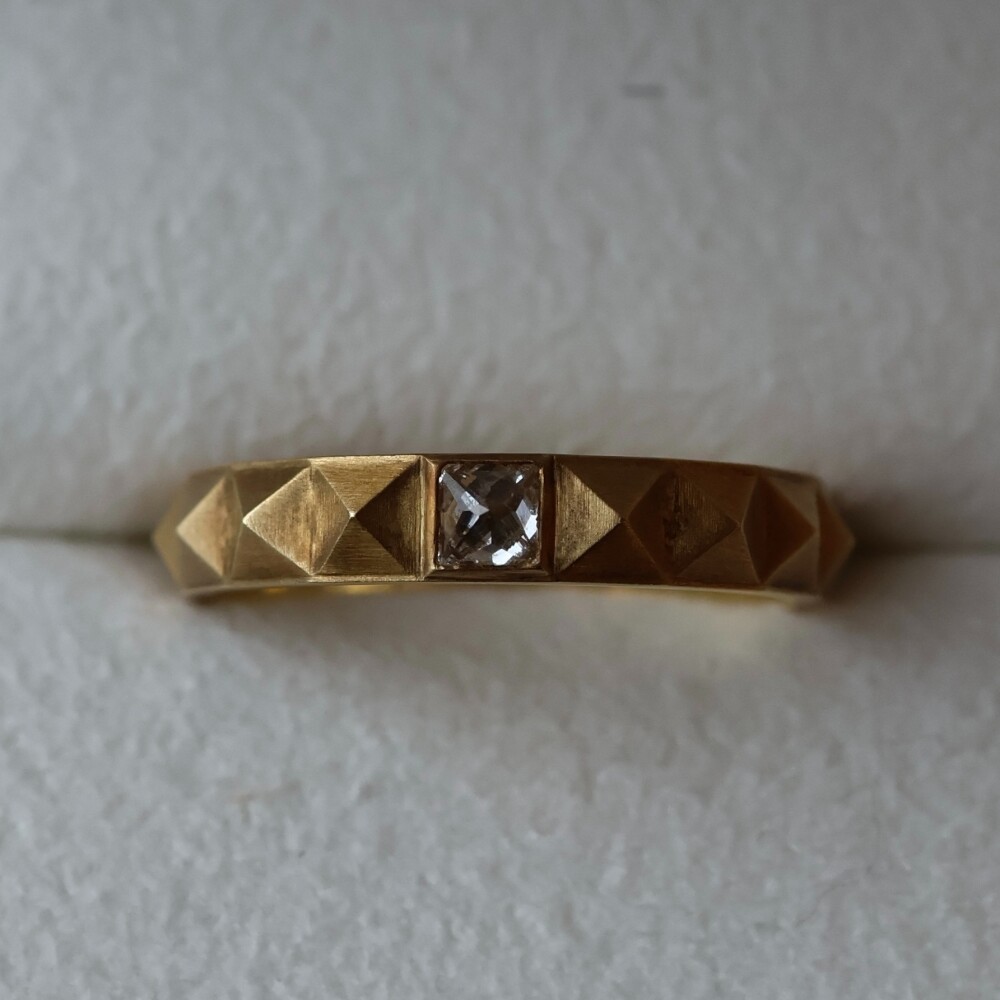 talkative | STUDS Diamond