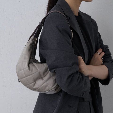 バッグから秋を取り入れる】人気のラウンドショルダーバッグに バッグから秋を取り入れる】人気のラウンドショルダーバッグに