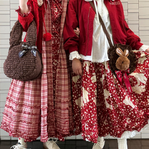 今期 ピンクハウス ばら園うさぎ ストール 2025 赤 今期 ピンクハウス ばら園うさぎ ストール 2025 赤 最新