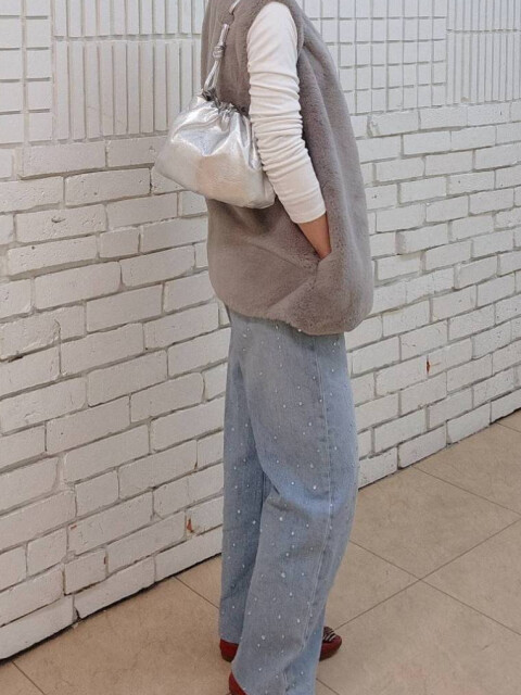 冬コーデのアクセントに【シルバーバッグ】