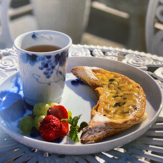 新緑に映える実りのうつわ　ブルーワイナリー