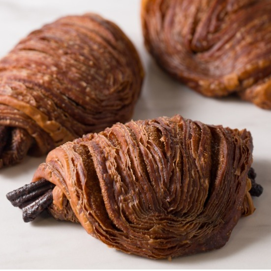 【ベーカリー】ショコラ(チョコレート)パンのご紹介