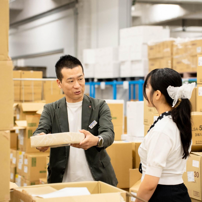 モノではなく想いを運ぶお仕事。百貨店物流の舞台裏に迫る。