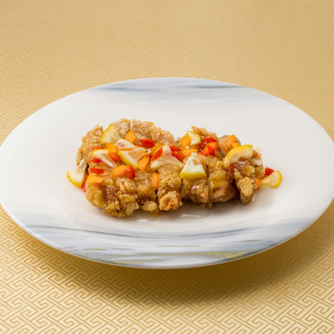 〈銀座アスター〉鶏肉の揚げ物　レモン香味ソース