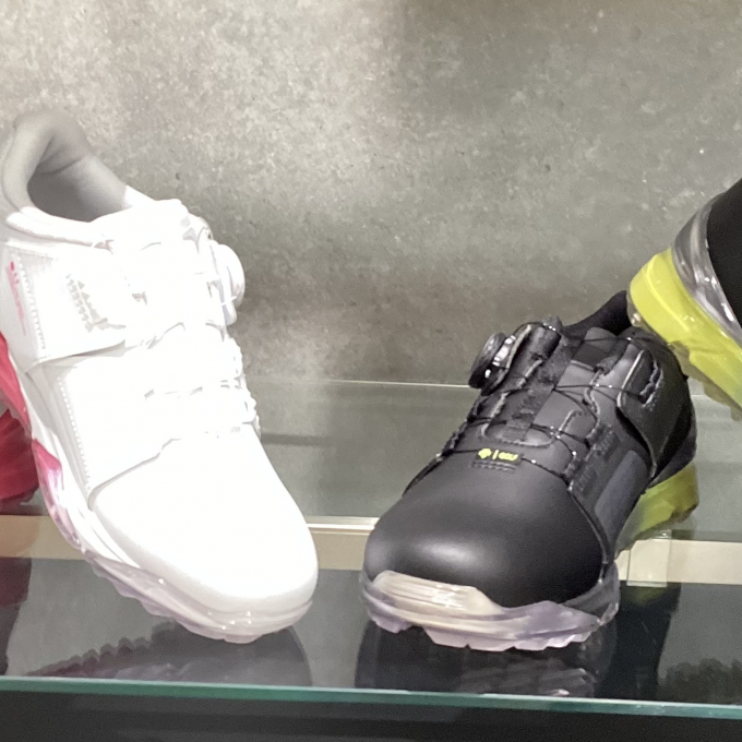 スパイクレス　ゴルフシューズ