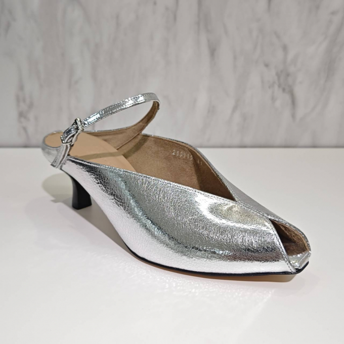 ピープトウ♪　メタリックミュール