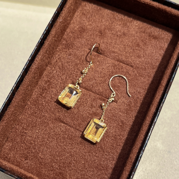11月誕生石ピアス